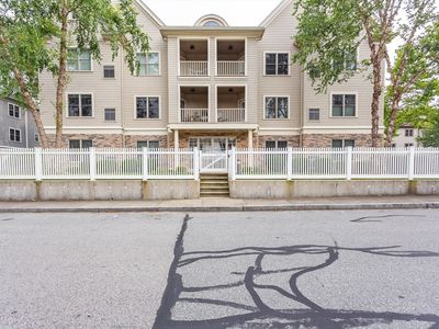 1068 Victoria St APT B8, New Bedford, MA, 02745