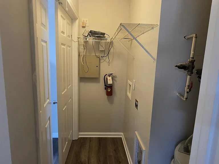 906 Howard St #E — Photo 5