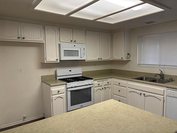 3rd image of 2116 W Avenue K15