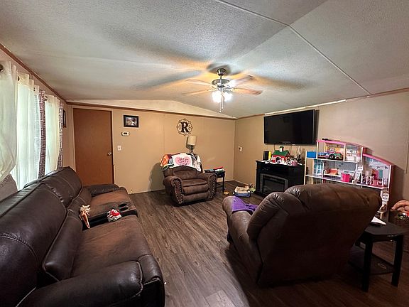 3rd image of 418 Trimmer Ln
