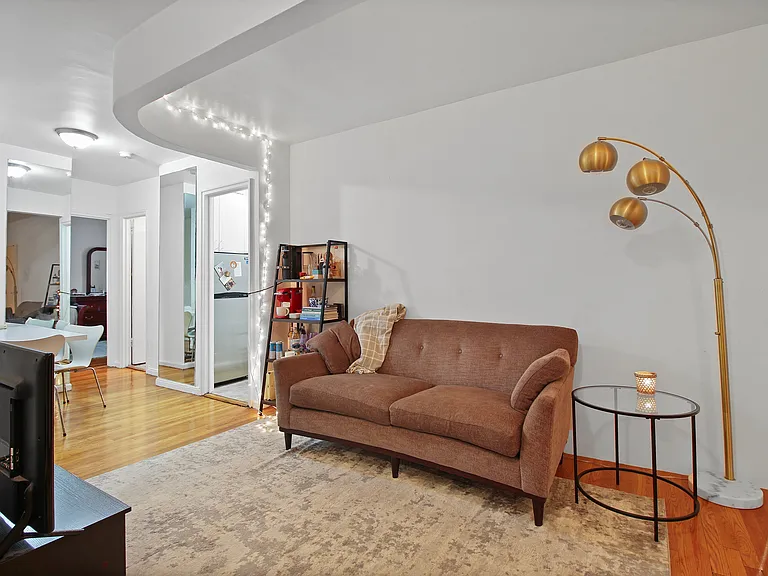 315 E 56th St #5F — Photo 2