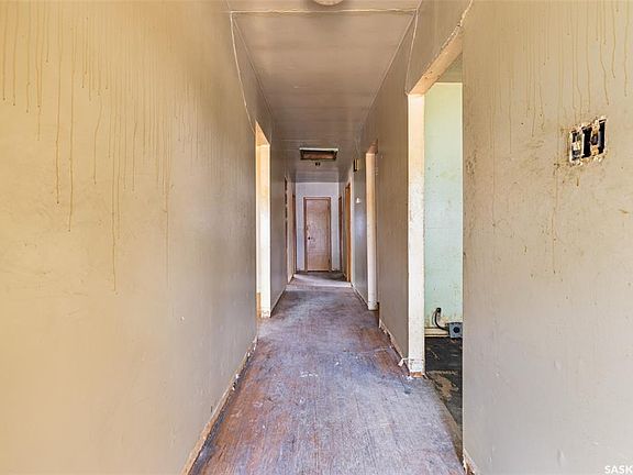 3rd image of 403 17th AVENUE E