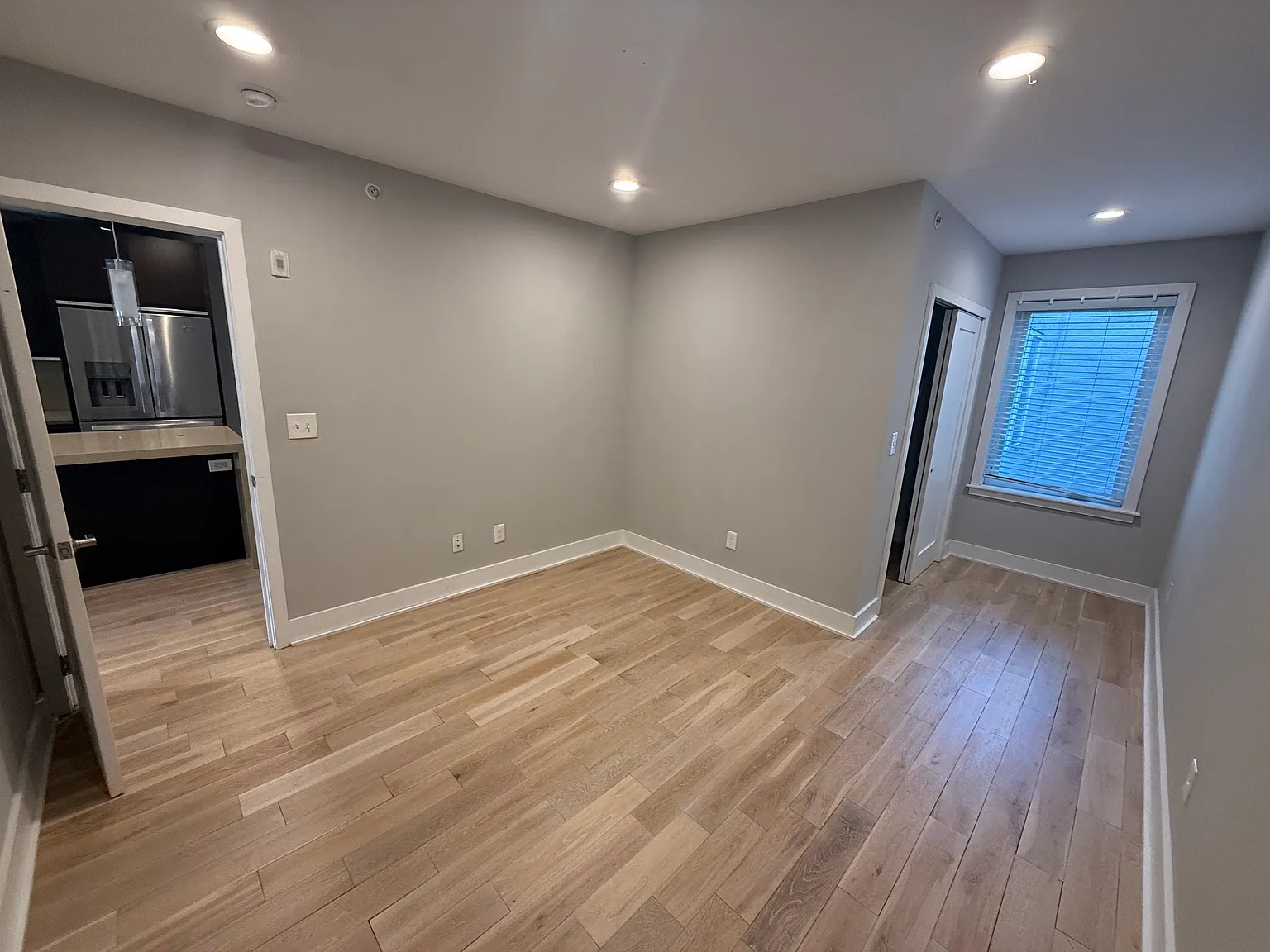 2 bed, 700 sqft, $2,315 — Photo 2