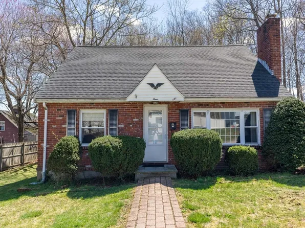 4 Sabatinelli Rd, Milford, MA 01757