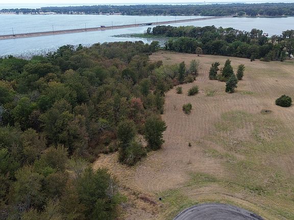 4th image of 47 Lago Vista Dr