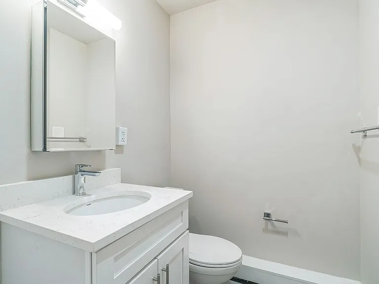 412 N Jackson St — Photo 18