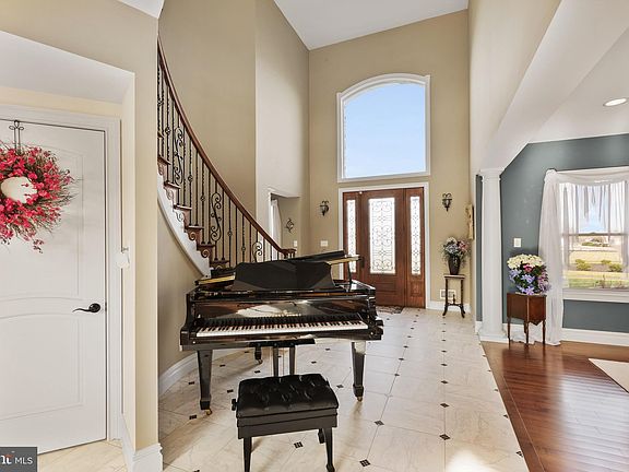 4th image of 4927 Piacenzia Ave