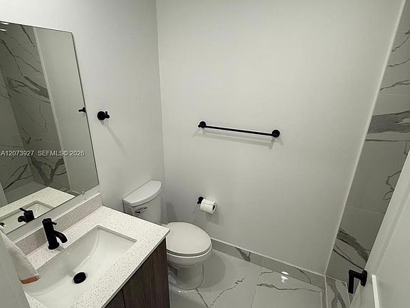 4th image of 419 NW 13th Ct #1