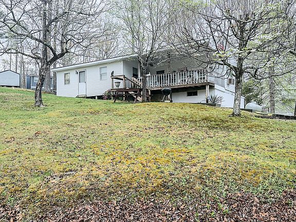 3rd image of 210 Echo Rd