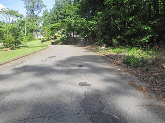 Exterior Neighborhood (street photo)