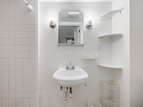 2nd image of 1707 Kilbourne Pl NW #367022CED