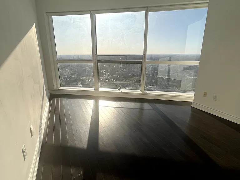 388 Yonge St #6516 — Photo 16