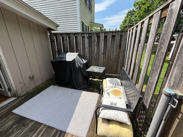 2 bed, 1.5 bath, 1607 sqft, $2,000 — Photo 2