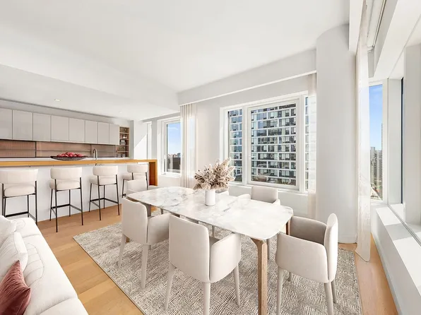 202 Broome St #9M, New York, NY 10002
