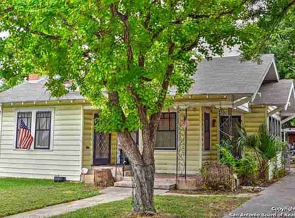 2nd image of 209 Hot Wells Blvd