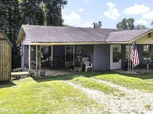 318 Pine Cir, Bowdon, GA 30108