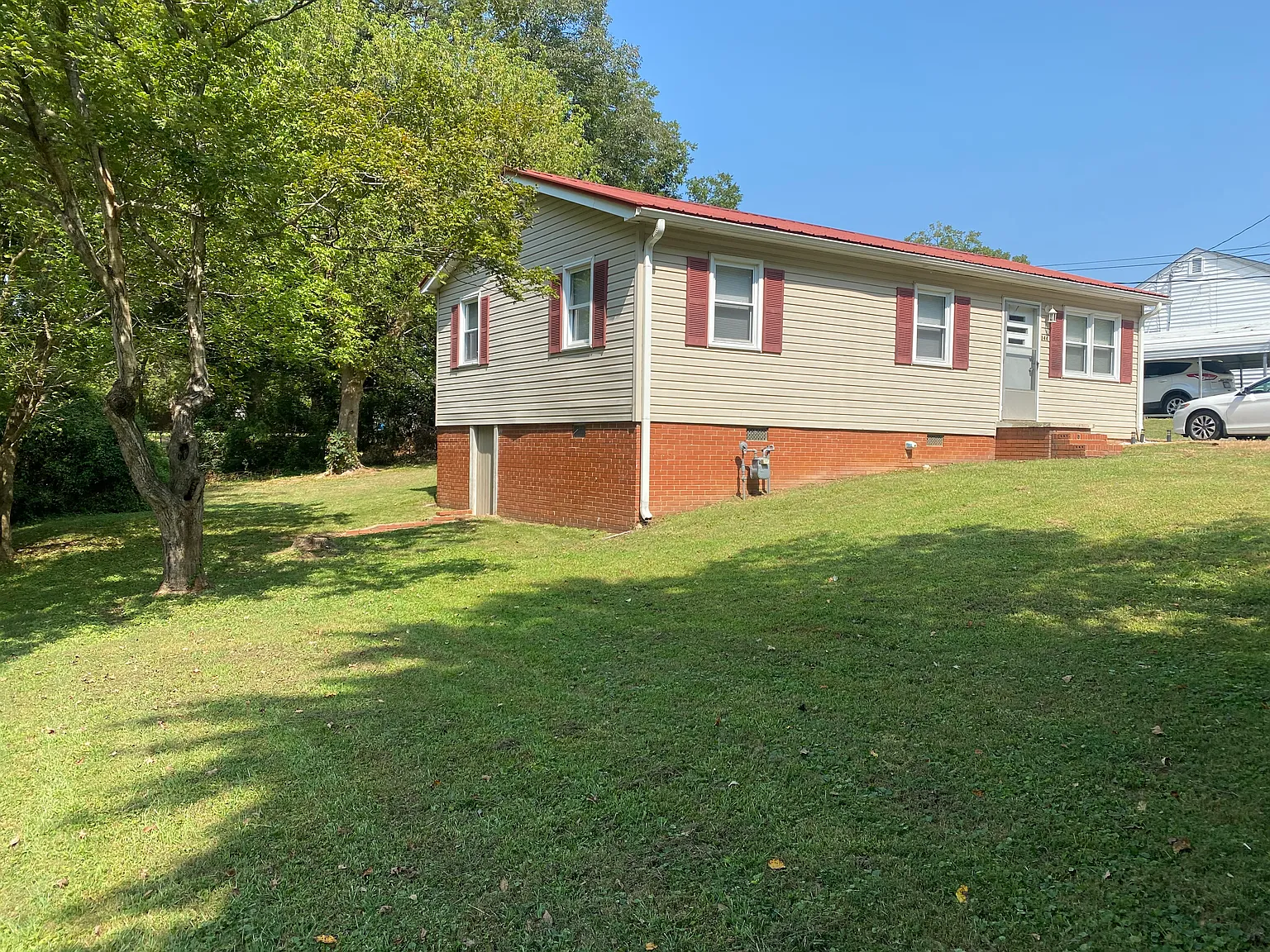 3 bed, 912 sqft, $1,400 — Photo 2