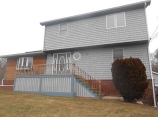 40 Furey Ave, Tiverton, RI 02878