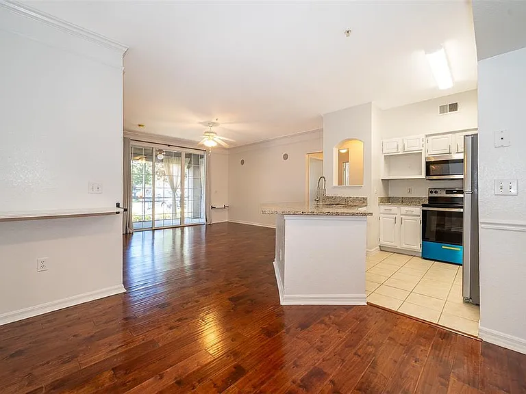6663 Queens Borough Ave #101 — Photo 7