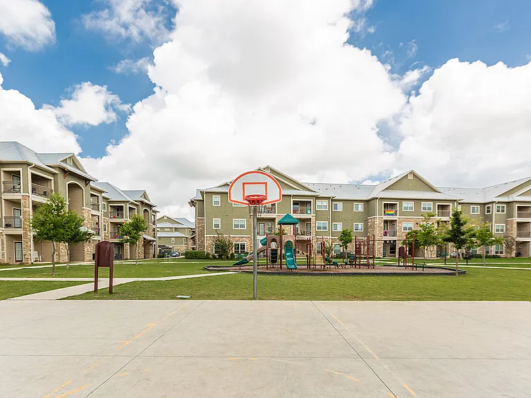 Freedom Hills Ranch Apartments — Photo 119