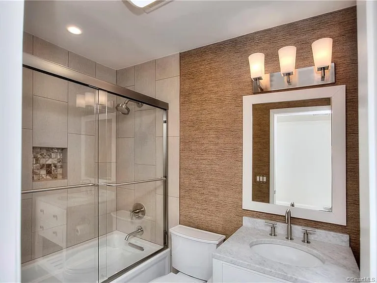 450 Center St #15 — Photo 25
