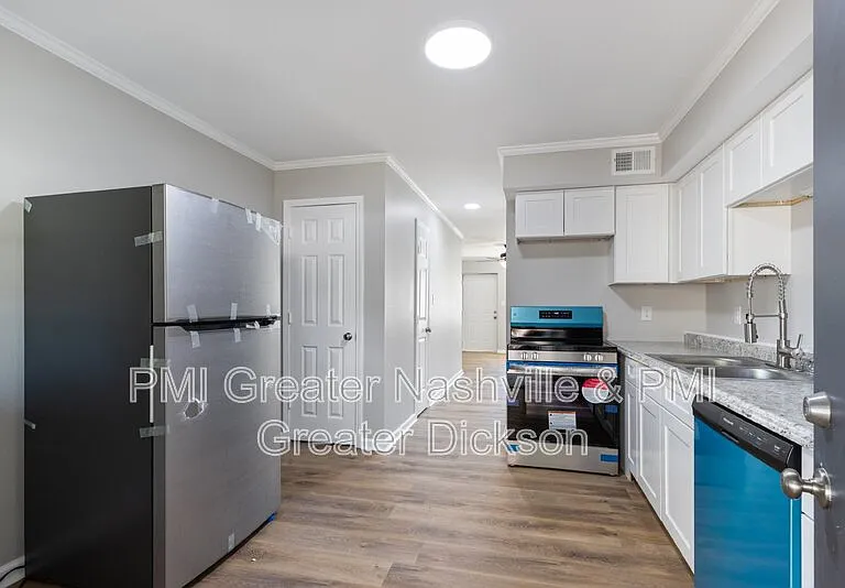 300 Spring St #13 — Photo 18