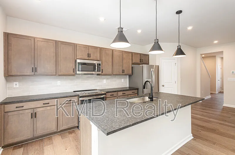 3 bed, 2.5 bath, 1665 sqft, $2,095 — Photo 3