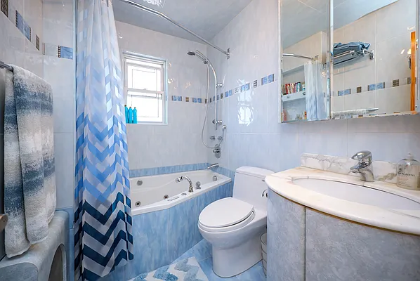 Sold by Momentum Real Estate LLC | media 26