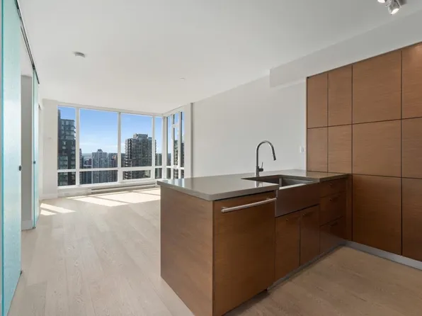 535 Smithe St #2404, Vancouver, BC V6B 0H2