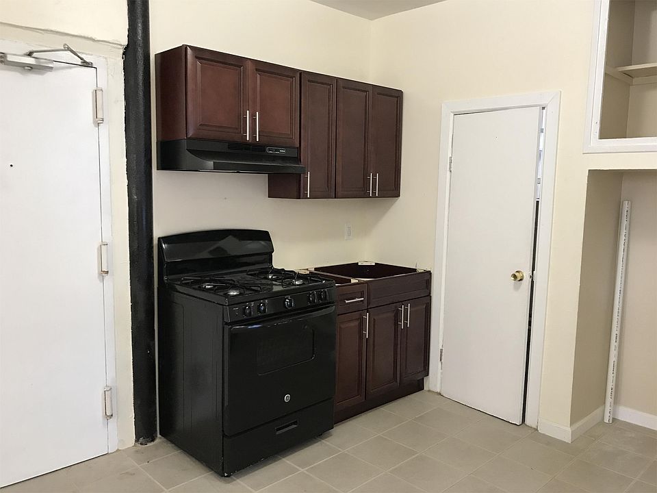 1st image of 300 Watchung Ave APT 01
