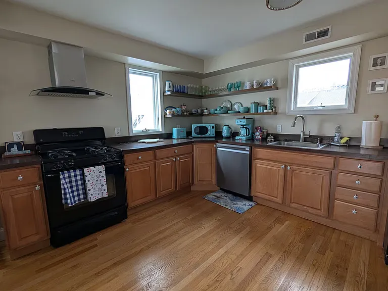 35 Ashworth Ave #4 — Photo 8