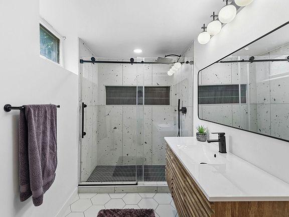 4th image of 3662 Robin Ln