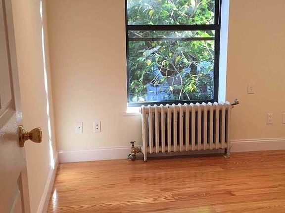 3rd image of 50 Barrow St APT 5