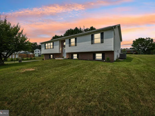 4000 Meadow Ln, Hampstead, MD 21074