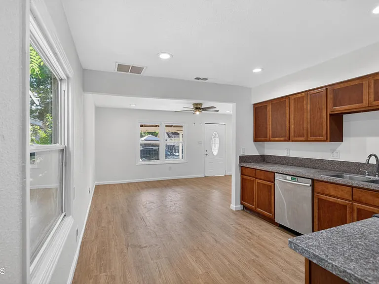 3307 Belden St — Photo 12