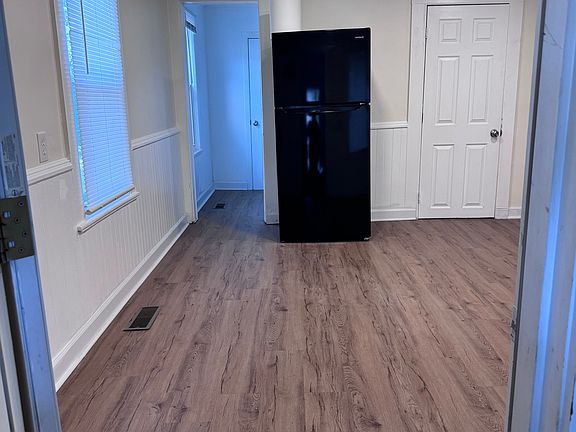 5th image of 232 Hawkins St