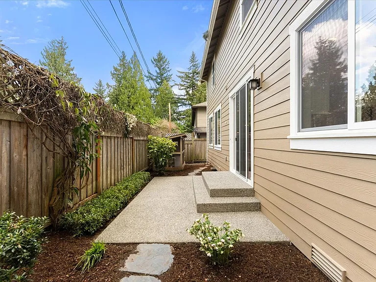 8718 NE 134th St — Photo 9