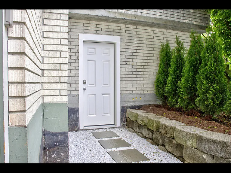 W Glen Dr — Photo 2