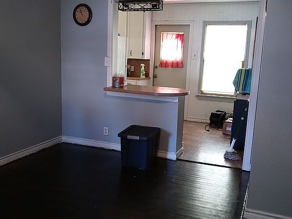 3rd image of 4942 Dody St