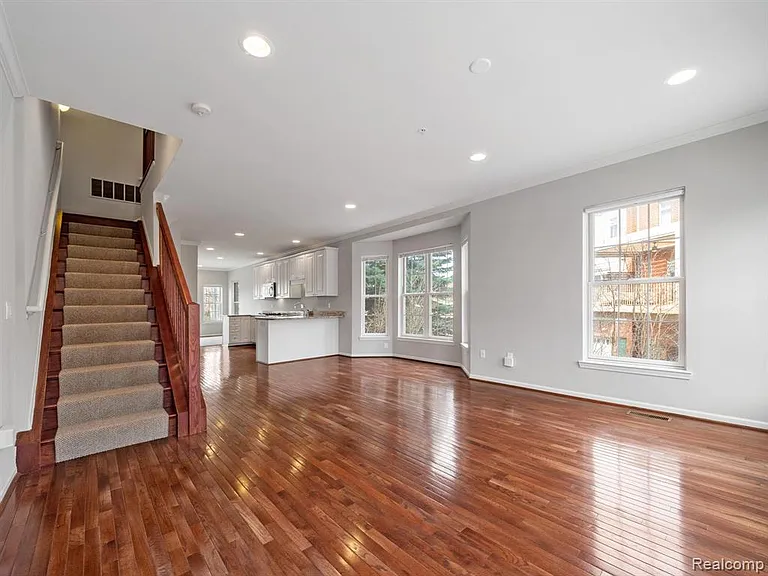 502 Graten St — Photo 13