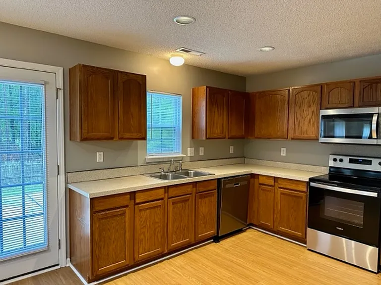 5091 Ballantine Dr — Photo 4