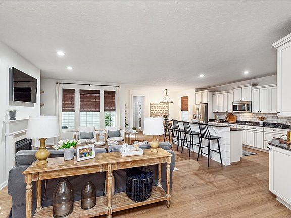 2nd image of 15104 Midland Ln