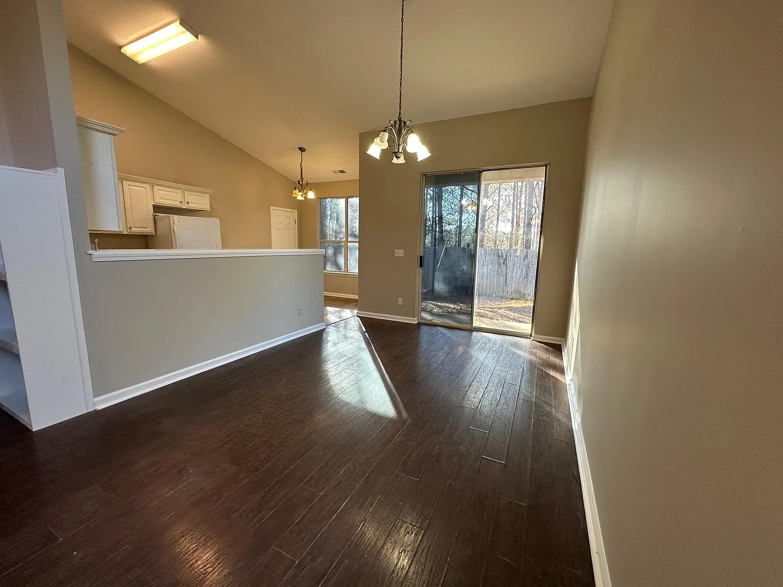 108 Gardenside Dr — Photo 3