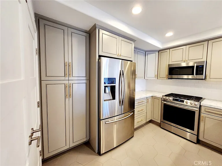 1920 Malcolm Ave #401 — Photo 10