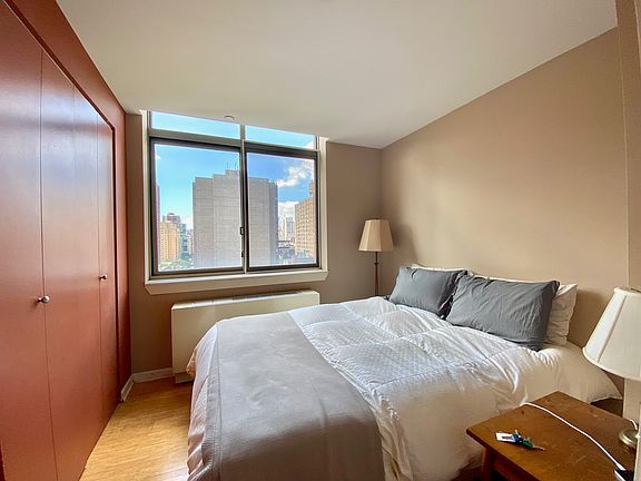 3rd image of 250 E 30th St APT 10F