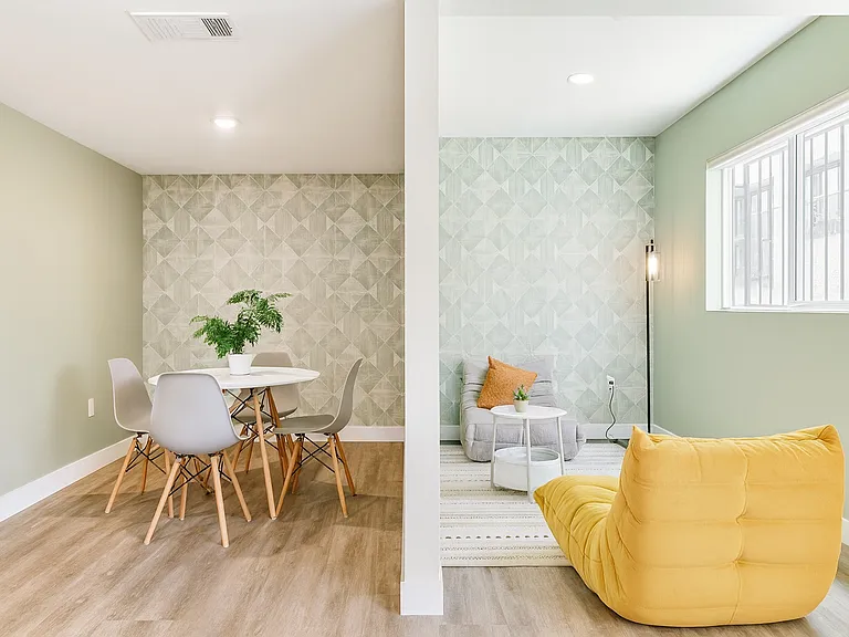 Onlivin Mariposa — Photo 18