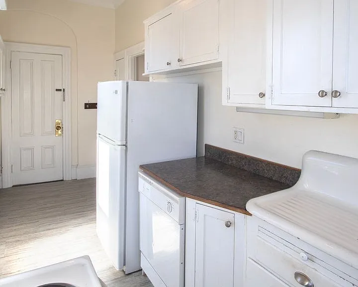 438 State St — Photo 6
