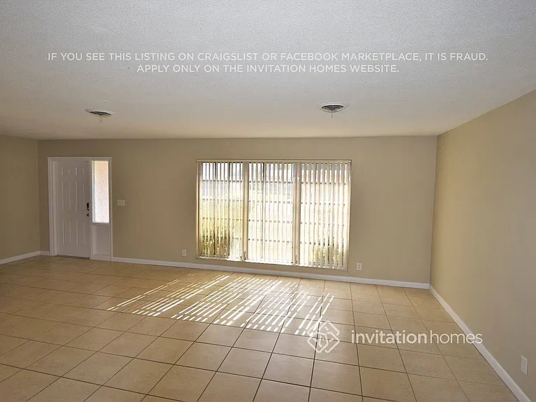 5371 NE 17th Ter — Photo 2