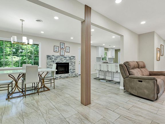 3rd image of 3609 Bowman Circle Dr NE
