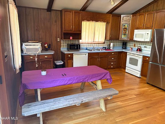 4th image of 2288 Chaneysville Rd